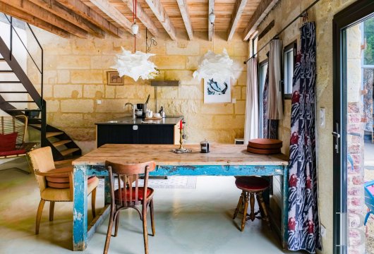 A artists' house with a cluster of small houses on the way to Le Mans - photo  n°24